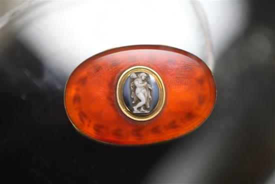 A 19th century Swiss? gold, orange chalcedony and sardonyx oval vinaigrette, 41mm.